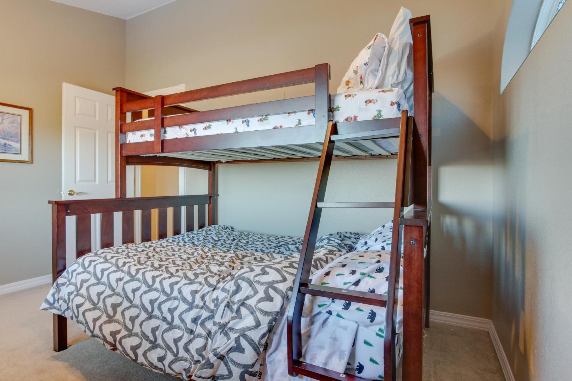 Inviting Great Falls Home With Wraparound Deck! Экстерьер фото