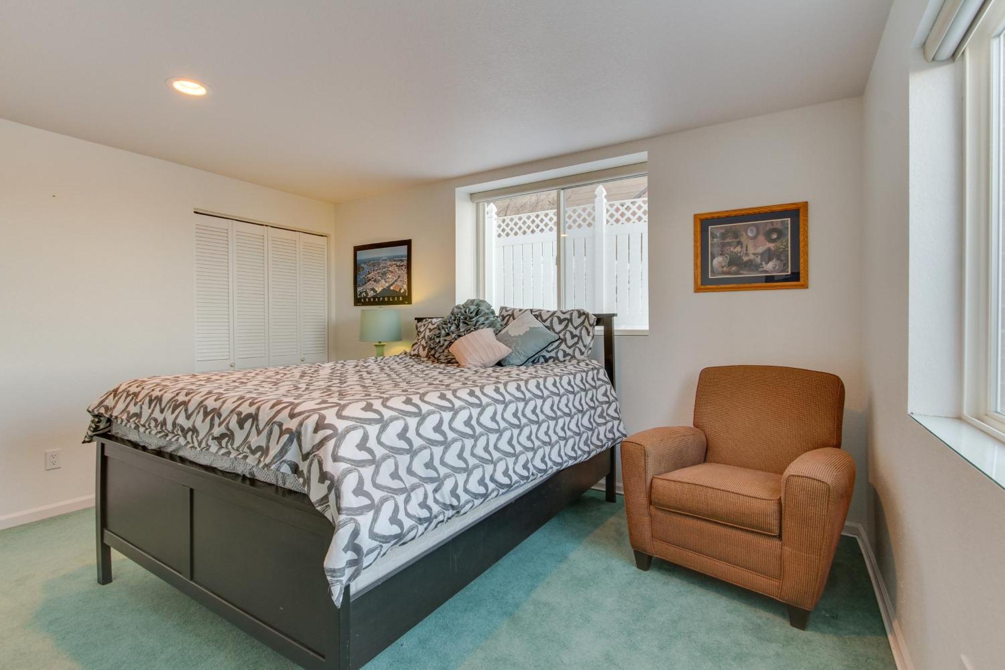 Inviting Great Falls Home With Wraparound Deck! Экстерьер фото
