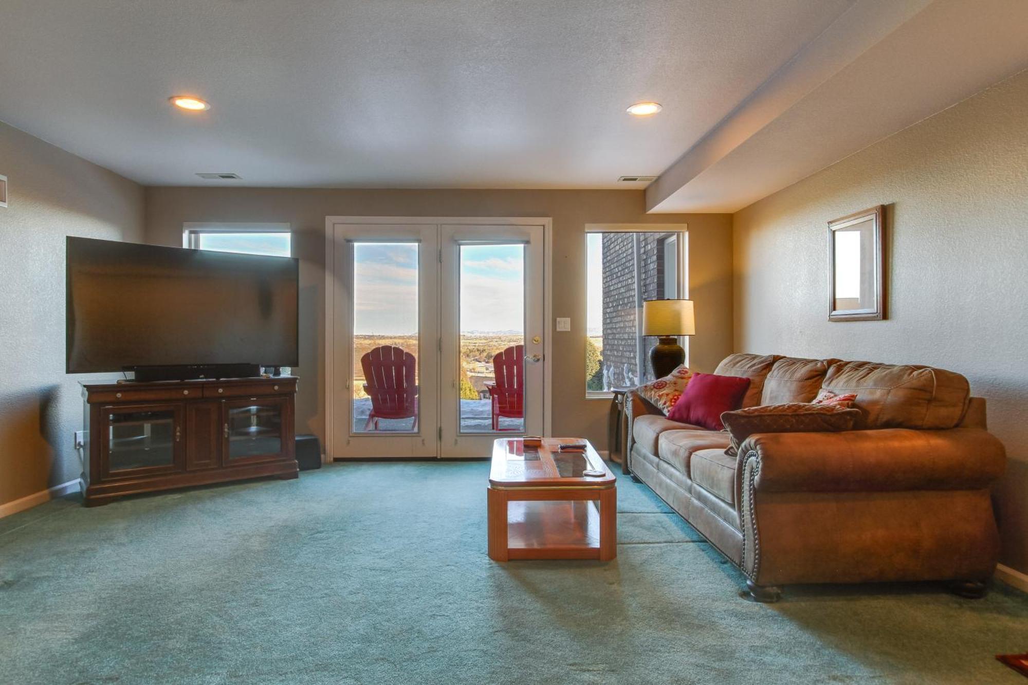 Inviting Great Falls Home With Wraparound Deck! Экстерьер фото