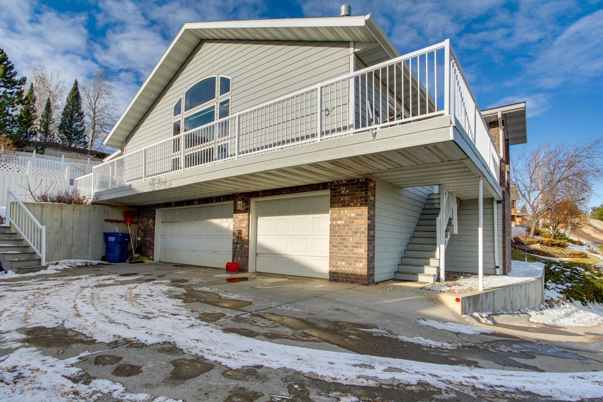 Inviting Great Falls Home With Wraparound Deck! Экстерьер фото