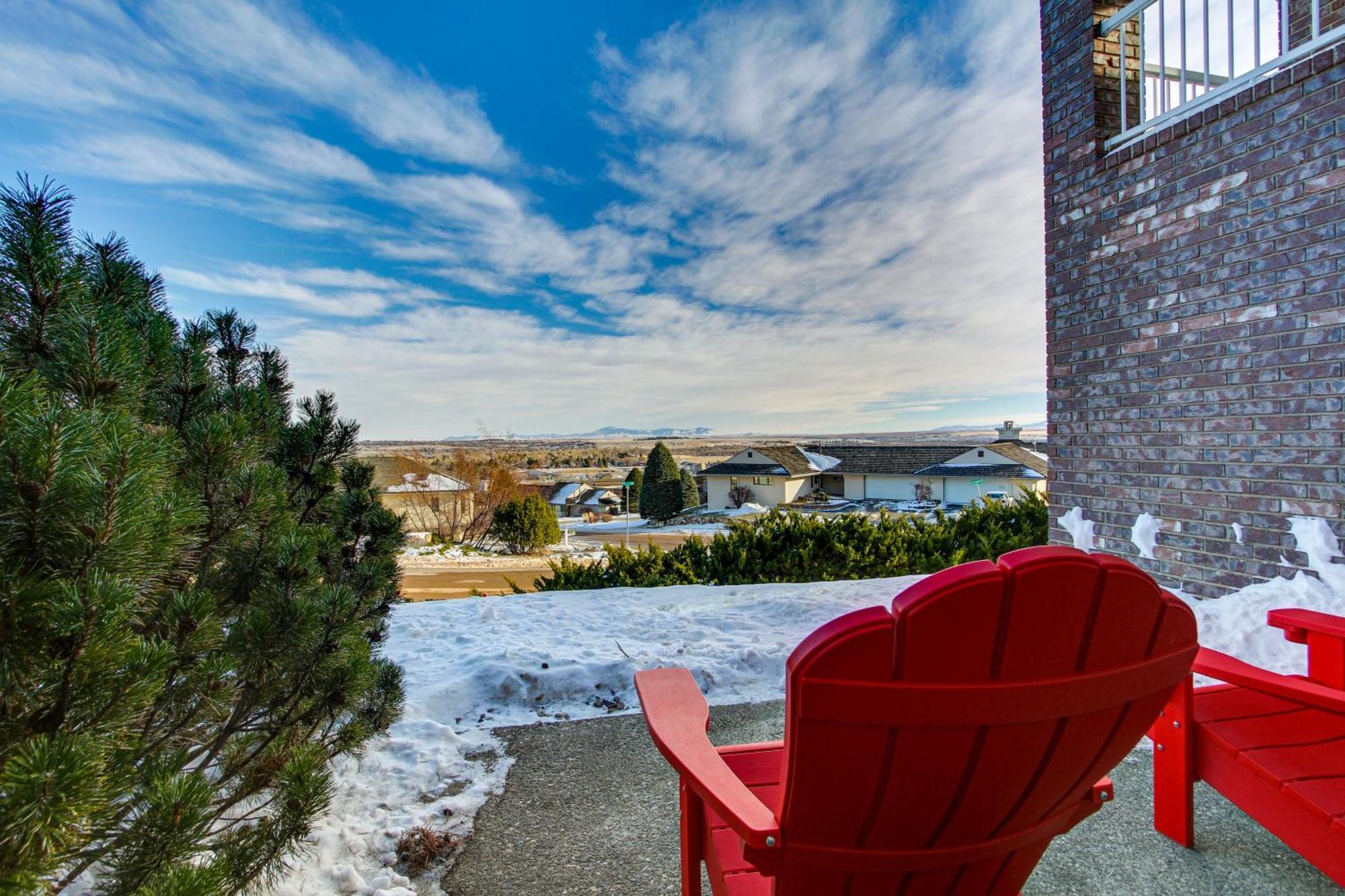 Inviting Great Falls Home With Wraparound Deck! Экстерьер фото