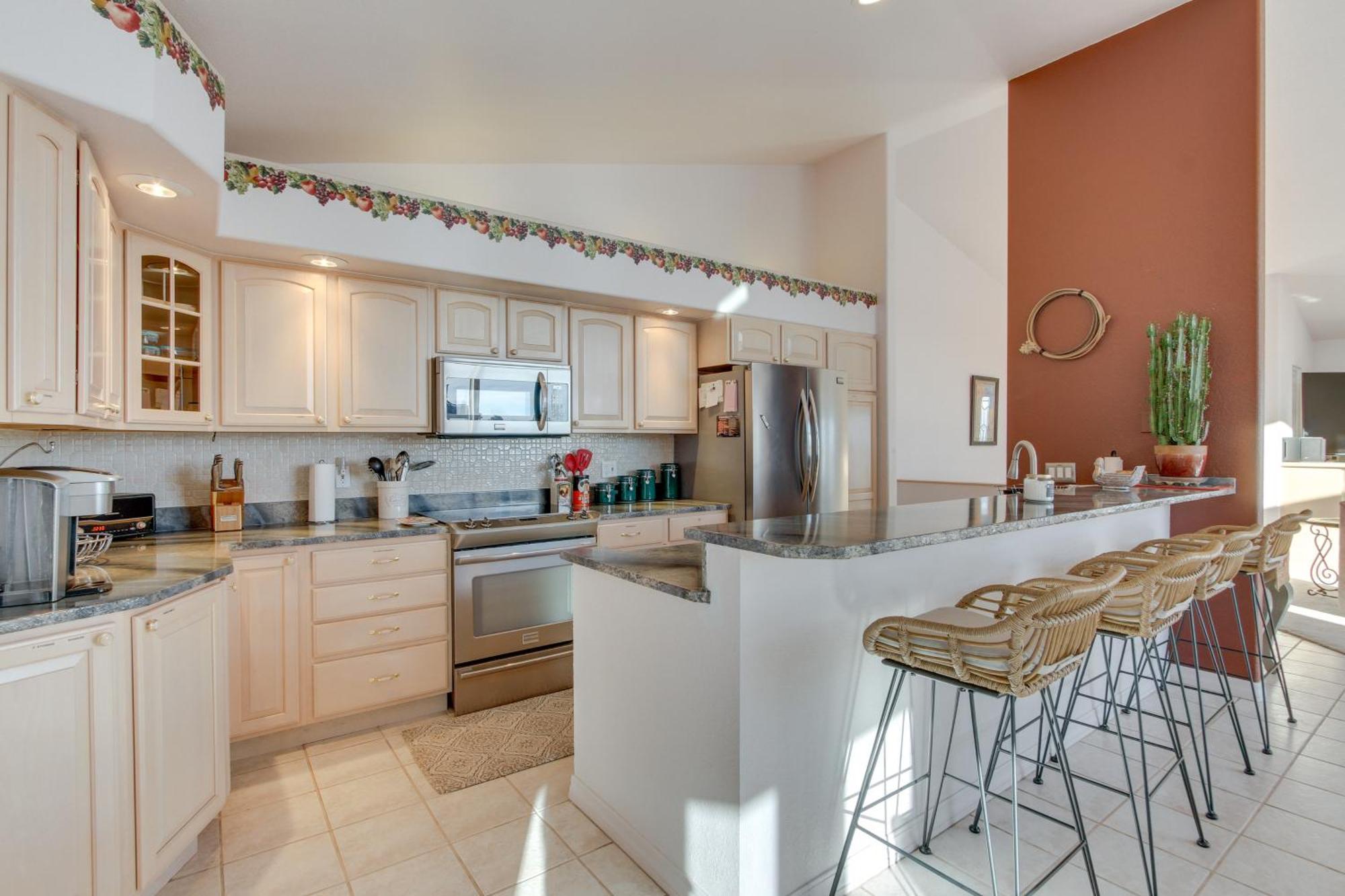 Inviting Great Falls Home With Wraparound Deck! Экстерьер фото