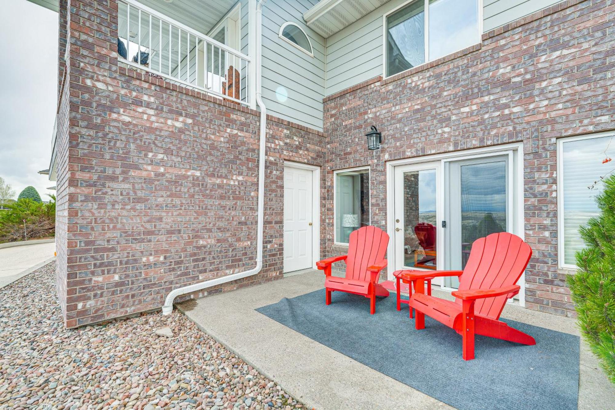 Inviting Great Falls Home With Wraparound Deck! Экстерьер фото