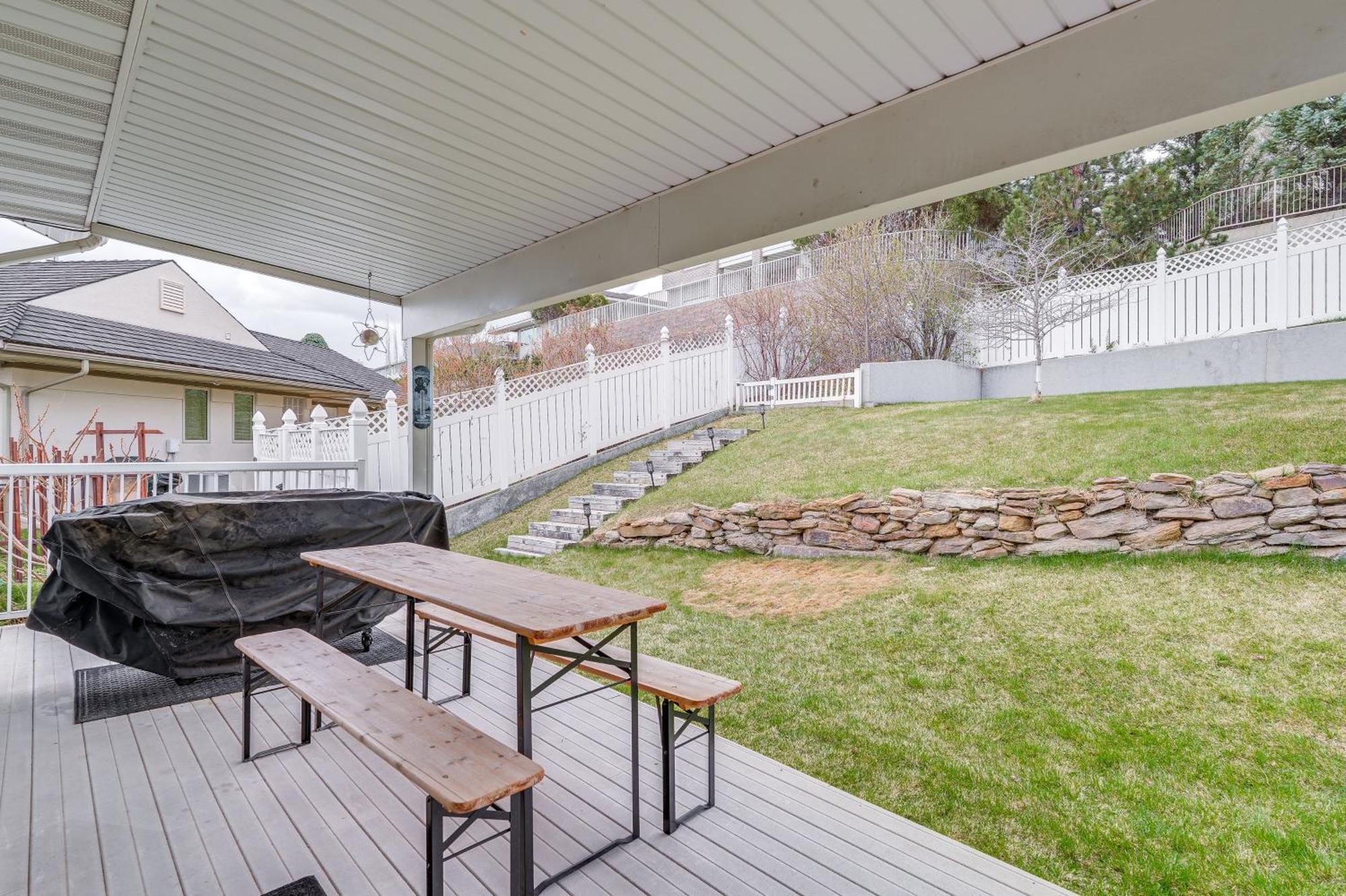 Inviting Great Falls Home With Wraparound Deck! Экстерьер фото