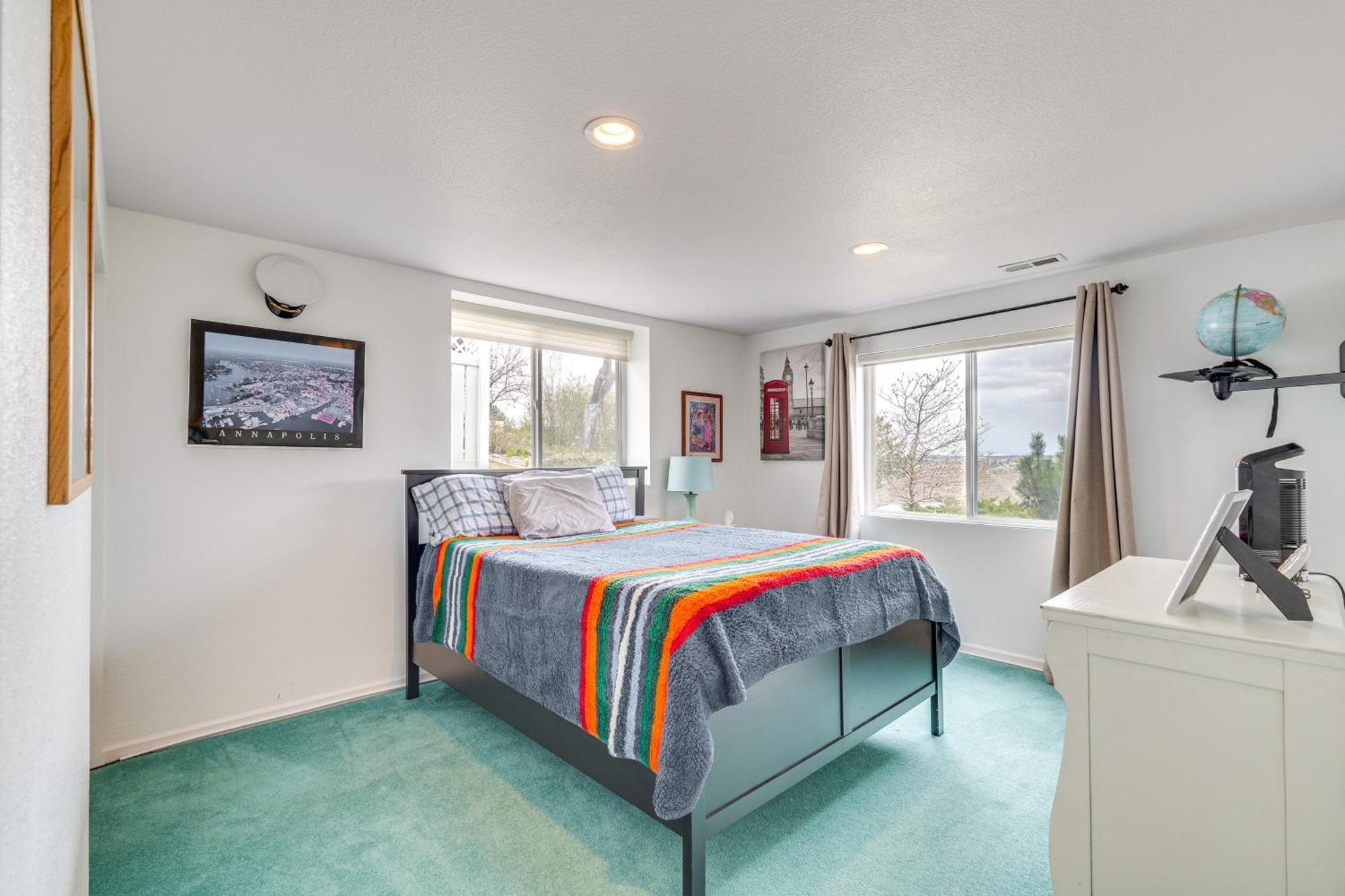 Inviting Great Falls Home With Wraparound Deck! Экстерьер фото