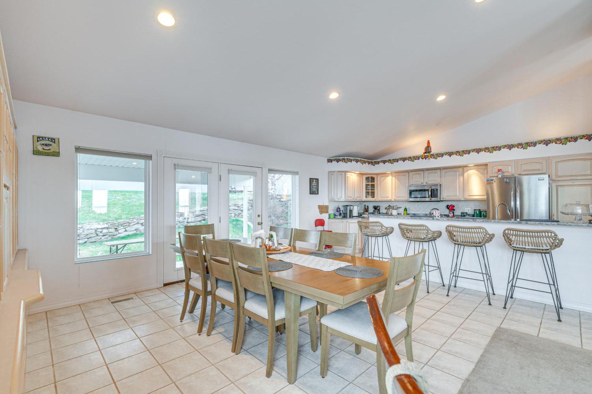 Inviting Great Falls Home With Wraparound Deck! Экстерьер фото