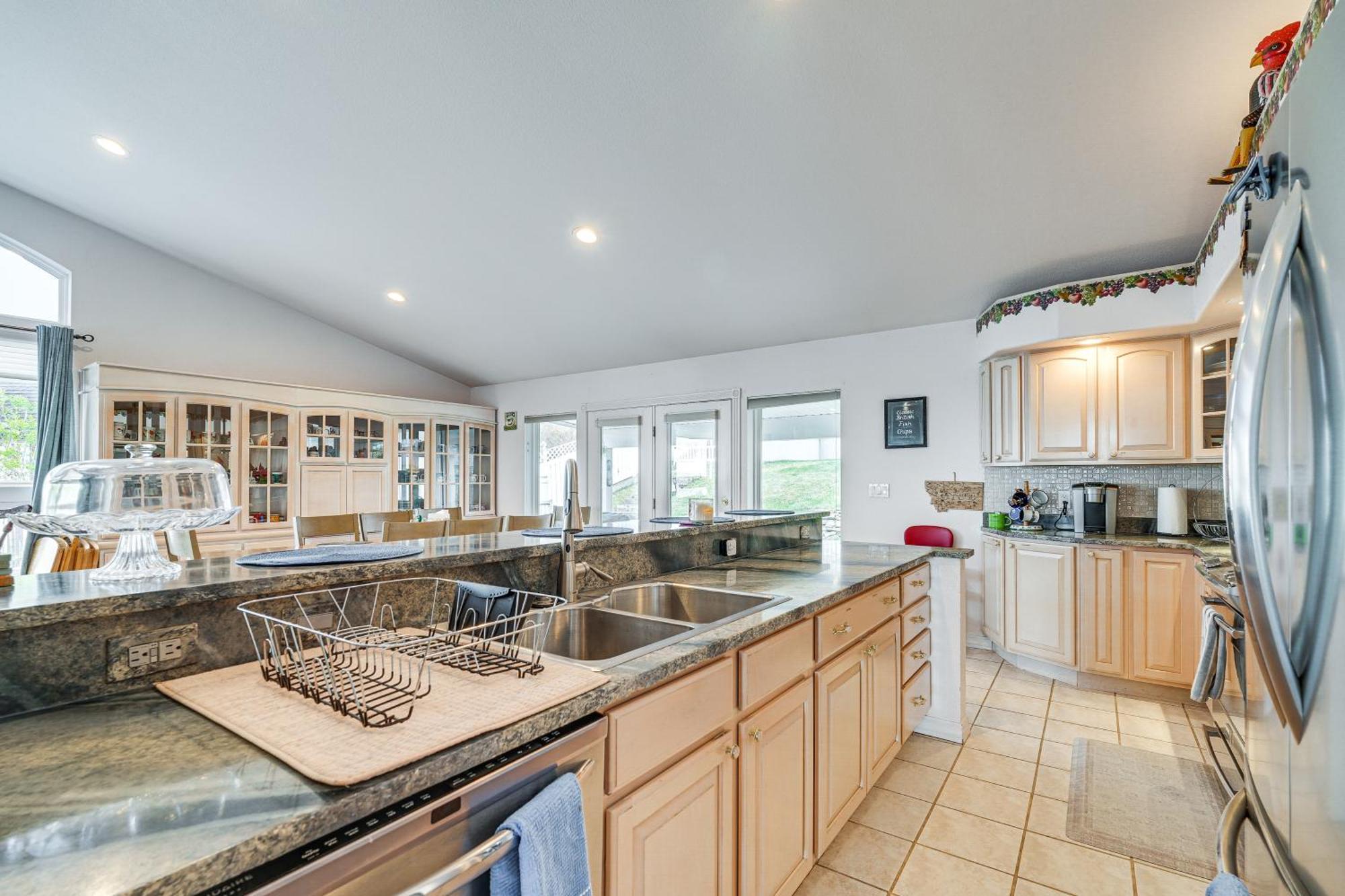 Inviting Great Falls Home With Wraparound Deck! Экстерьер фото