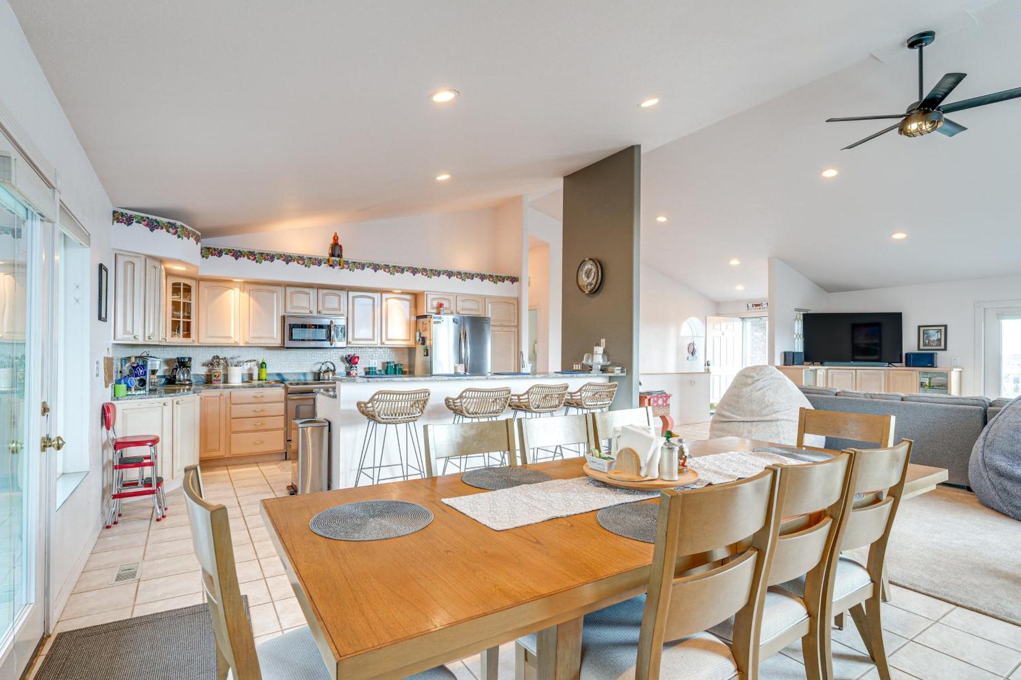 Inviting Great Falls Home With Wraparound Deck! Экстерьер фото