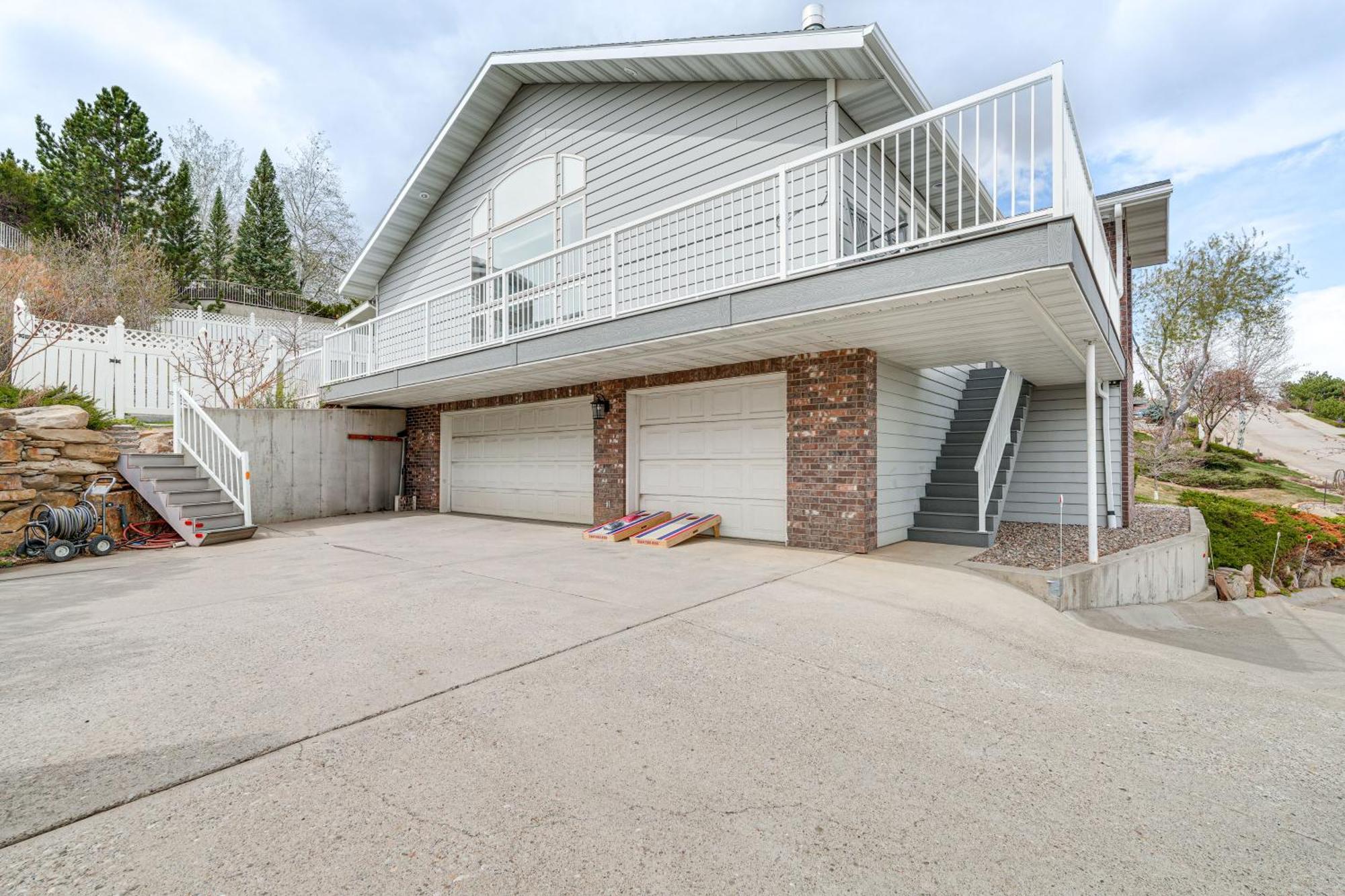 Inviting Great Falls Home With Wraparound Deck! Экстерьер фото
