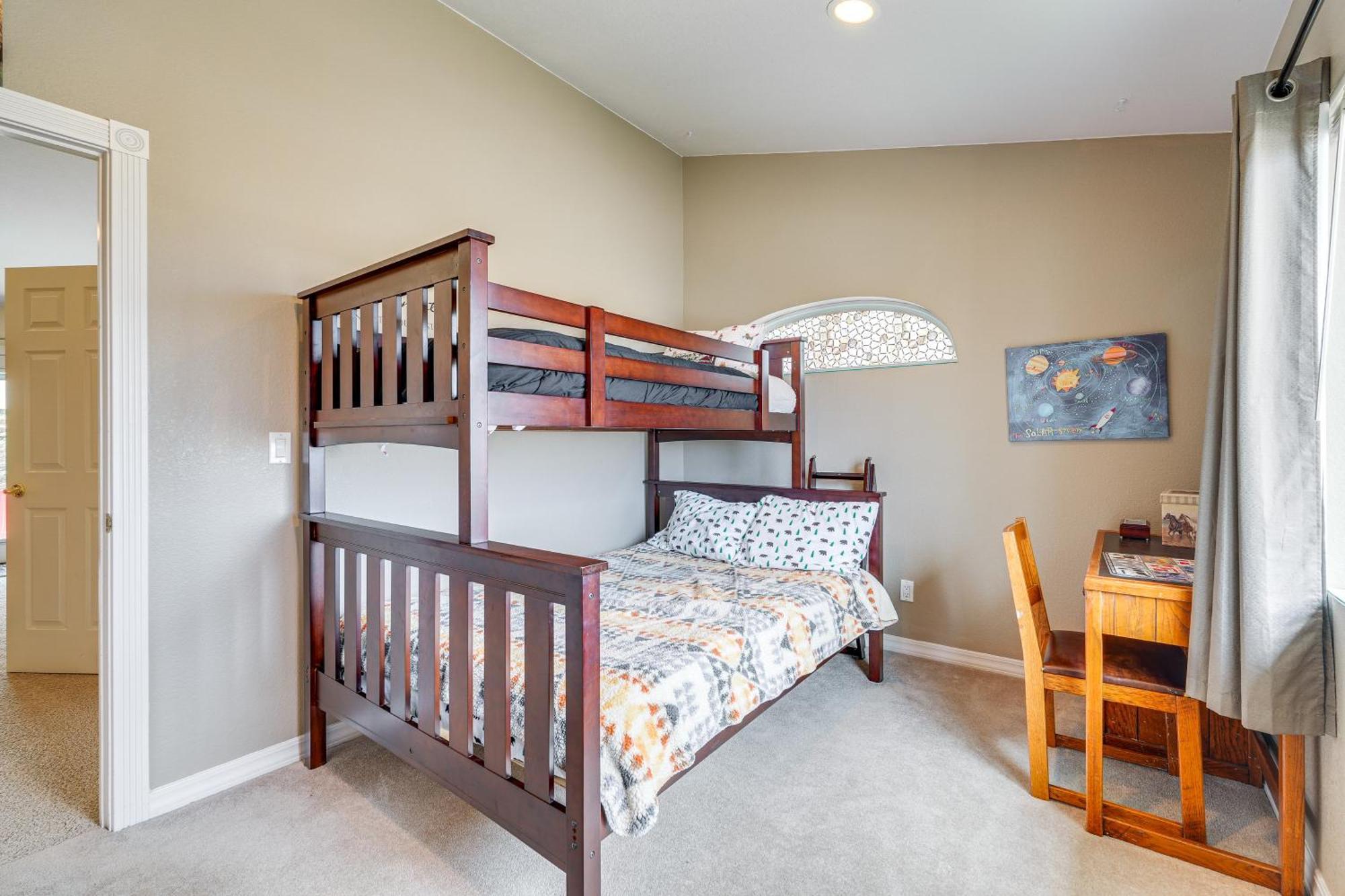 Inviting Great Falls Home With Wraparound Deck! Экстерьер фото