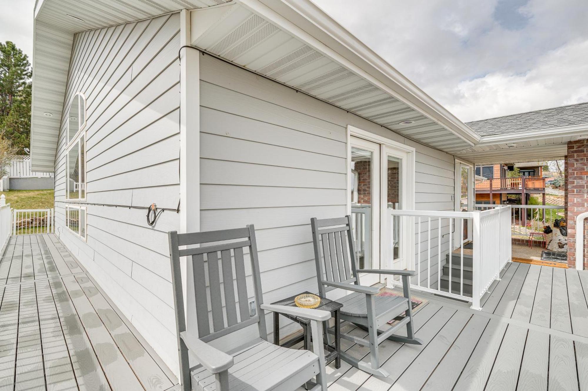 Inviting Great Falls Home With Wraparound Deck! Экстерьер фото