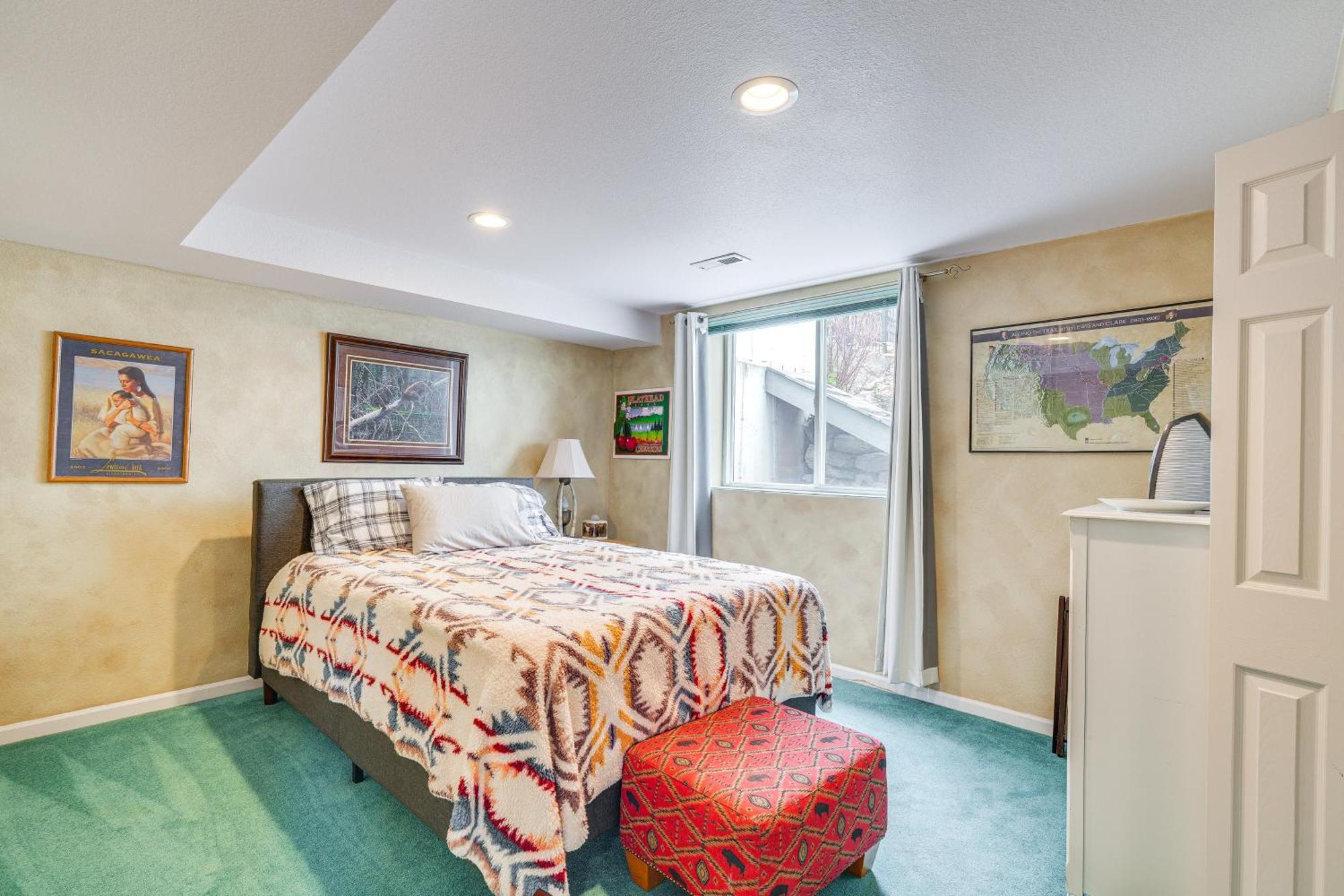 Inviting Great Falls Home With Wraparound Deck! Экстерьер фото